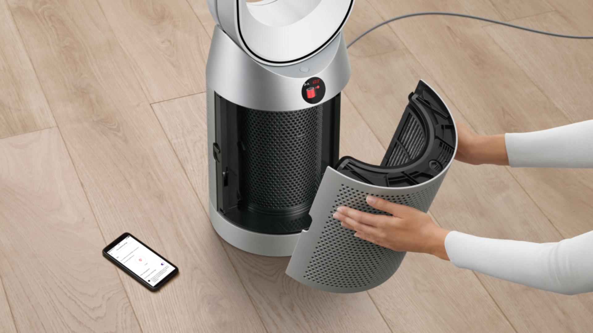 Close-up of the Dyson Purifier Cool with oscillation range graphic.